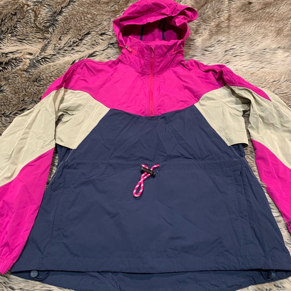 Lululemon Evergreen Anorak
Ripened Raspberry / Cafe Au Lait / True Navy Size 2